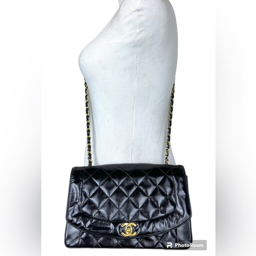 CHANEL DIANA Single Flap Quilted Patent Leather Bag - Picture 3 of 15